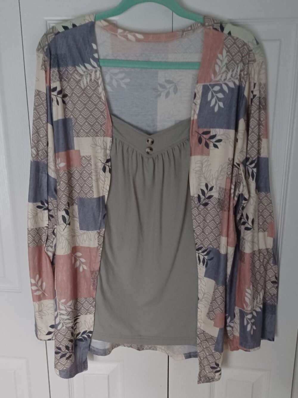 WOMEN'S PATCHWORK PRINT TWINSET CARDIGAN ATTACHED TANK - SIZE XL